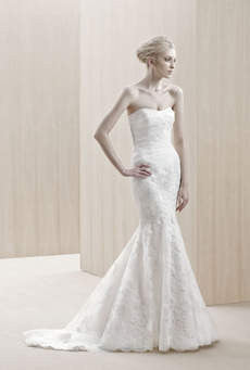 Enzoani 'Elim' size 0 used wedding dress front view on model
