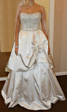 Load image into Gallery viewer, Kenneth Pool  &#39;Alessandra&#39; - Kenneth Pool - Nearly Newlywed Bridal Boutique - 3
