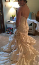 Load image into Gallery viewer, Lea Ann Belter &#39;Courtney&#39; - Lea Ann Belter - Nearly Newlywed Bridal Boutique - 5
