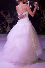 Load image into Gallery viewer, Monique Lhuillier &#39;Hazel&#39; - Monique Lhuillier - Nearly Newlywed Bridal Boutique - 3
