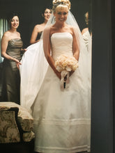 Load image into Gallery viewer, Vera Wang &#39;Naomi&#39; - Vera Wang - Nearly Newlywed Bridal Boutique - 4
