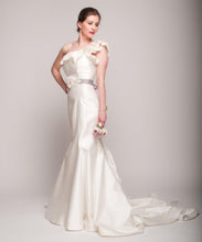 Load image into Gallery viewer, Romona Keveza One Shoulder Fit-N-Flare Gown - Romona Keveza - Nearly Newlywed Bridal Boutique - 4
