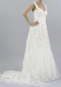 Elie Saab Caelum Lace and Tulle Wedding Dress - Elie Saab - Nearly Newlywed Bridal Boutique - 3