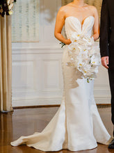 Load image into Gallery viewer, J. Mendel &#39;Valentine&#39; - J. Mendel - Nearly Newlywed Bridal Boutique - 2
