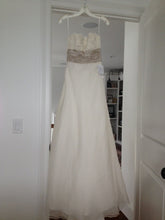 Load image into Gallery viewer, Monique Lhuillier &#39;Bliss&#39; 0902 Wedding Dress - Monique Lhuillier - Nearly Newlywed Bridal Boutique - 3

