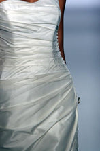 Load image into Gallery viewer, Anne Barge &#39;La Fleur&#39; - Anne Barge - Nearly Newlywed Bridal Boutique - 3
