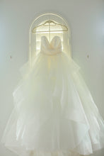 Load image into Gallery viewer, Hayley Paige &#39;Londyn&#39; - Hayley Paige - Nearly Newlywed Bridal Boutique - 1
