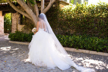 Load image into Gallery viewer, Vera Wang &#39;Odette&#39; - Vera Wang - Nearly Newlywed Bridal Boutique - 4
