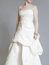 Load image into Gallery viewer, Monique Lhuillier &#39;Yelena&#39; Silk Dress - Monique Lhuillier - Nearly Newlywed Bridal Boutique - 5

