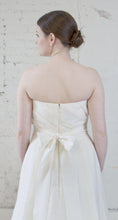 Load image into Gallery viewer, Amsale &#39;Harlow&#39; Ivory Organza Gown - Amsale - Nearly Newlywed Bridal Boutique - 2
