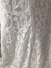 Load image into Gallery viewer, Oscar de la Renta 33E Collection Gown - Oscar de la Renta - Nearly Newlywed Bridal Boutique - 2
