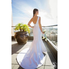 Load image into Gallery viewer, Amsale &#39;Hampton&#39; - Amsale - Nearly Newlywed Bridal Boutique - 2
