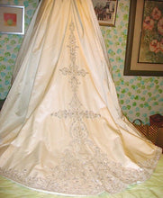 Load image into Gallery viewer, Priscilla of Boston &#39;142&#39; - Priscilla of Boston - Nearly Newlywed Bridal Boutique - 4
