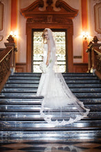Load image into Gallery viewer, Vera Wang &#39;Hilary&#39; size 0 used wedding dress side view on bride

