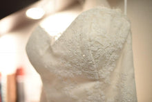 Load image into Gallery viewer, Custom Boutique &#39;Randi&#39; size 16 used wedding dress close up of bust line
