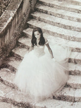 Load image into Gallery viewer, Vera Wang  &#39;Classic&#39; - Vera Wang - Nearly Newlywed Bridal Boutique - 2
