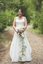 Load image into Gallery viewer, Melissa Sweet &#39;Venise Lace&#39; - Melissa Sweet - Nearly Newlywed Bridal Boutique - 3
