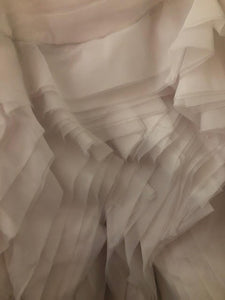 Vera Wang White 'Trumpet' size 24 new wedding dress view of layers