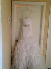 Load image into Gallery viewer, Allure &#39;W353&#39; size 6 used wedding dress front view on bride
