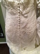 Load image into Gallery viewer, Monique Lhuillier &#39;Bliss&#39; - Monique Lhuillier - Nearly Newlywed Bridal Boutique - 7
