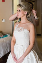 Load image into Gallery viewer, Amsale &#39;Ryan&#39; size 2 used wedding dress front view close up on bride
