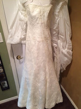 Load image into Gallery viewer, Monique Lhuillier &#39;Bliss&#39; - Monique Lhuillier - Nearly Newlywed Bridal Boutique - 10
