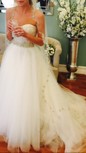 Load image into Gallery viewer, Monique Lhuillier &#39;2 Piece&#39; - Monique Lhuillier - Nearly Newlywed Bridal Boutique - 4
