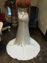 Load image into Gallery viewer, Casablanca &#39;2202&#39; size 2 new wedding dress back view on bride

