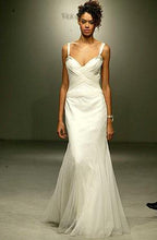 Load image into Gallery viewer, Vera Wang &#39;Vintage Classic&#39;
