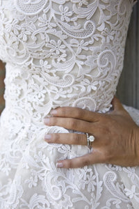 Oscar de la Renta 'Crochet Lace' - Oscar de la Renta - Nearly Newlywed Bridal Boutique - 1