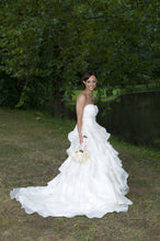 Load image into Gallery viewer, Jim Hjelm &#39;8962&#39; - Jim Hjelm - Nearly Newlywed Bridal Boutique - 3

