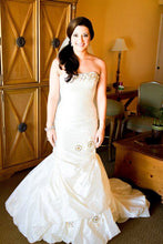 Load image into Gallery viewer, Ines Di Santo &#39;Hope&#39; - Ines Di Santo - Nearly Newlywed Bridal Boutique - 5
