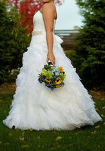 Load image into Gallery viewer, David&#39;s Bridal &#39;Monique Luo&#39; - David&#39;s Bridal - Nearly Newlywed Bridal Boutique - 1
