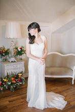 Load image into Gallery viewer, David&#39;s Bridal &#39;VW9768&#39; wedding dress size-02 PREOWNED
