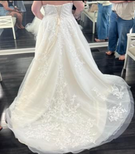 Load image into Gallery viewer, &#39;Lace and Tulle A-Line Wedding Dress&#39;
