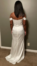 Load image into Gallery viewer, Watters &#39;9404&#39; wedding dress size-08 NEW
