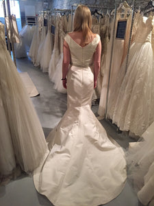 Amsale 'Robyn' wedding dress size-06 PREOWNED