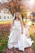 Load image into Gallery viewer, Lazaro &#39;Satine&#39; wedding dress size-12 PREOWNED
