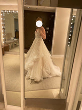 Load image into Gallery viewer, Essense of Australia &#39;D3384&#39; wedding dress size-04 PREOWNED
