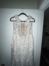 Load image into Gallery viewer, M.S &#39;Ab-912 2248&#39; wedding dress size-14 PREOWNED
