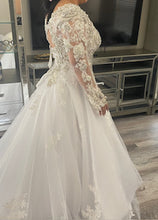Load image into Gallery viewer, RACHEL ALLAN &#39;ELEGANT BRIDE DRESS&#39; wedding dress size-16 NEW
