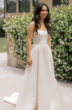 Load image into Gallery viewer, Lihi Hod &#39;Leigh&#39; wedding dress size-04 PREOWNED
