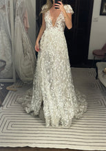 Load image into Gallery viewer, BERTA &#39;22-03&#39; wedding dress size-06 SAMPLE
