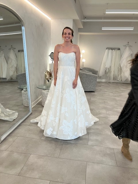 Lea Ann Belter 'Esperanza' wedding dress size-06 NEW