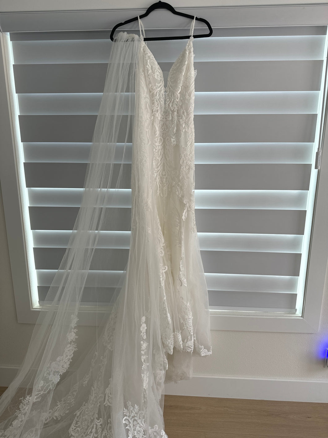 Essense of Australia 'D3249' wedding dress size-02 PREOWNED
