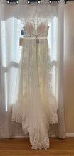 Load image into Gallery viewer, Davids Bridal &#39;Mock Neck Cap Sleeve&#39; wedding dress size-12 NEW
