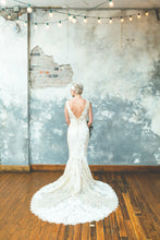 Load image into Gallery viewer, Pronovias &#39;Verna&#39; wedding dress size-04 PREOWNED
