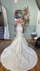 Essense of Australia 'D3822' wedding dress size-04 NEW