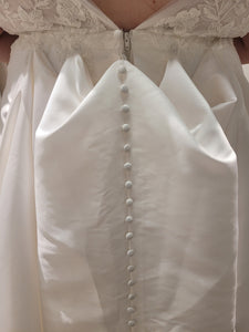 Essense of Australia 'D3640' wedding dress size-28 PREOWNED
