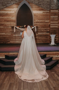Essense of Australia 'D3640' wedding dress size-28 PREOWNED